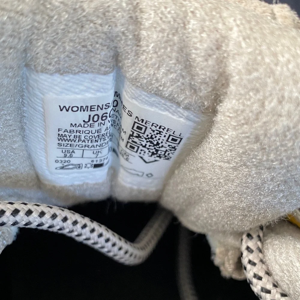 Merrell Moab Tan and Black Outdoor Shoes - Picture 6 of 9